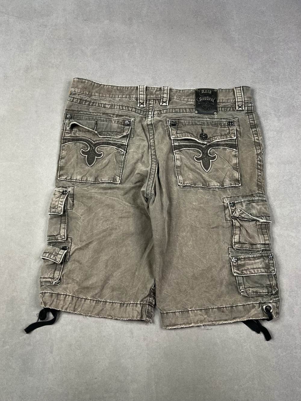 Rock Revival Men's Cargo Shorts in Gray